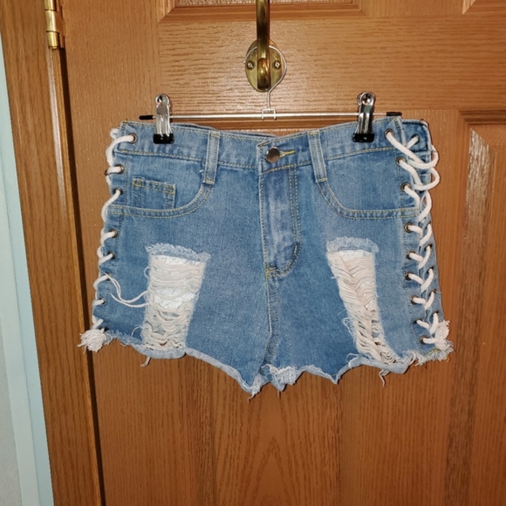 WOMENS Distressed Jean Shorts. Size M. Blue‎